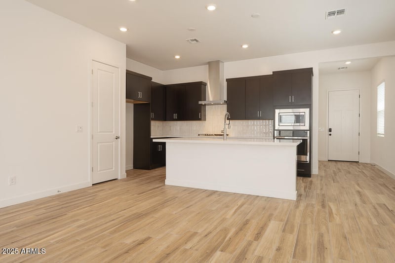 366 Las Perlas Ln, San Tan Valley, AZ 85140