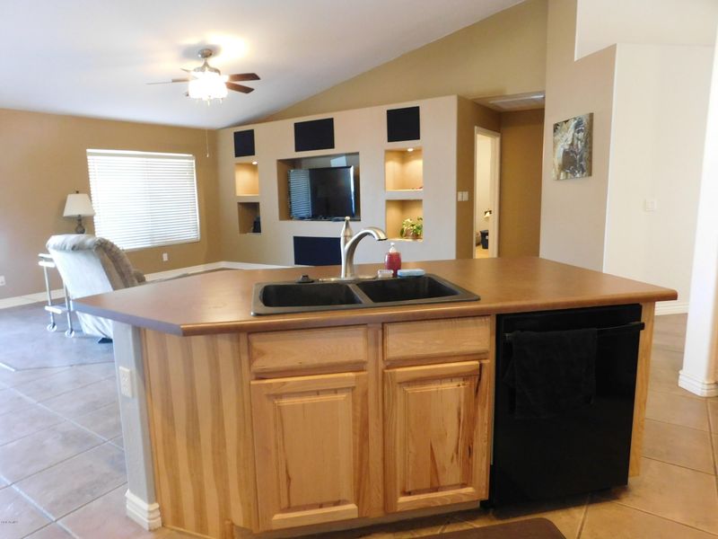 3664 E Whitehall Dr, San Tan Valley, AZ 85140