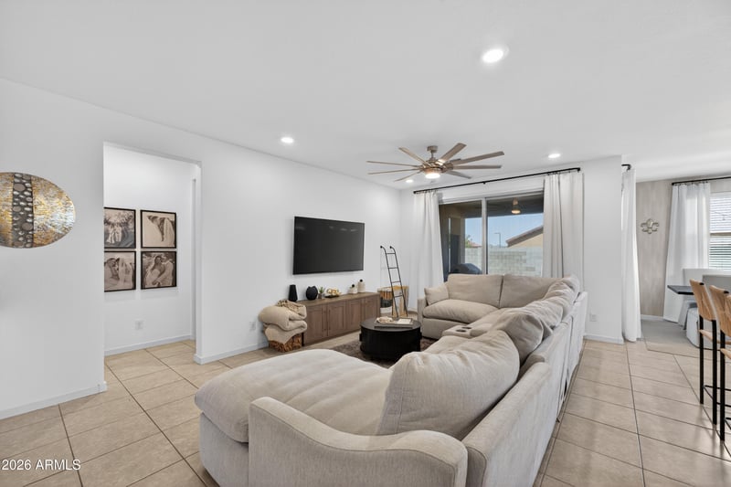 36810 Camarillo Dr, San Tan Valley, AZ 85140