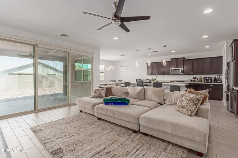 36922 Camarillo Dr, San Tan Valley, AZ 85140