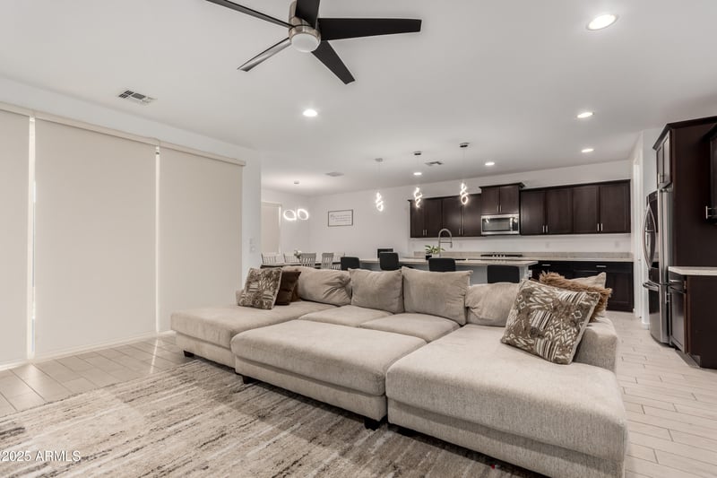36922 Camarillo Dr, San Tan Valley, AZ 85140