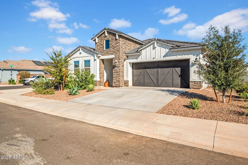 36941 Aleutian Dr, San Tan Valley, AZ 85143