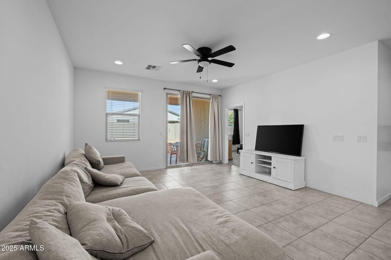 36987 Sidewinder Dr, San Tan Valley, AZ 85140