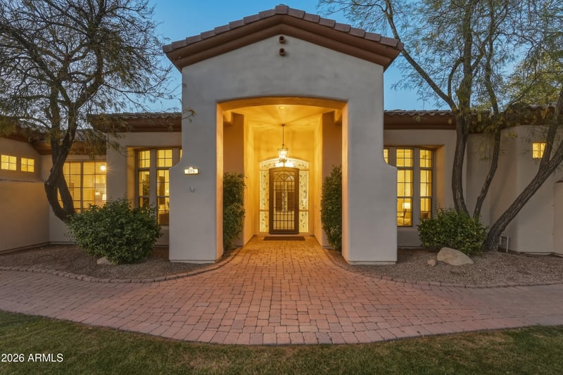 370 E Canyon Creek Dr, Gilbert, AZ 85295