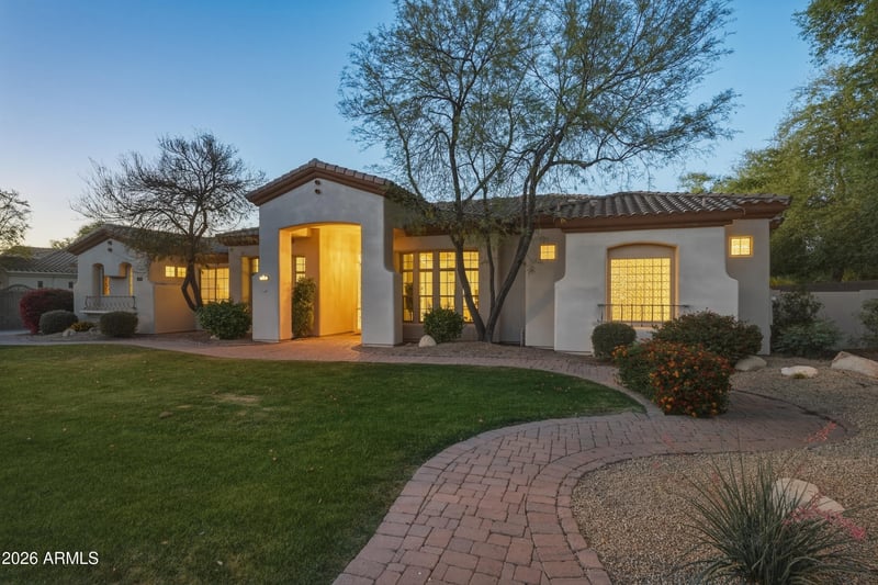 370 E Canyon Creek Dr, Gilbert, AZ 85295