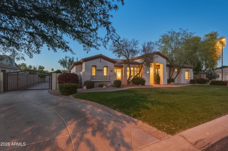 370 E Canyon Creek Dr, Gilbert, AZ 85295