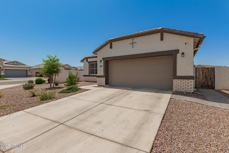 37008 Hinterwald Way, San Tan Valley, AZ 85143