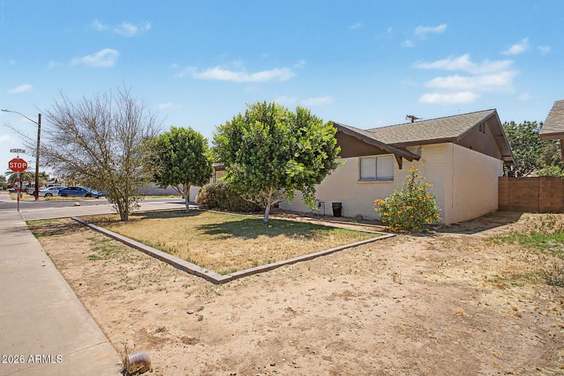 3701 W Echo Ln, Phoenix, AZ 85051