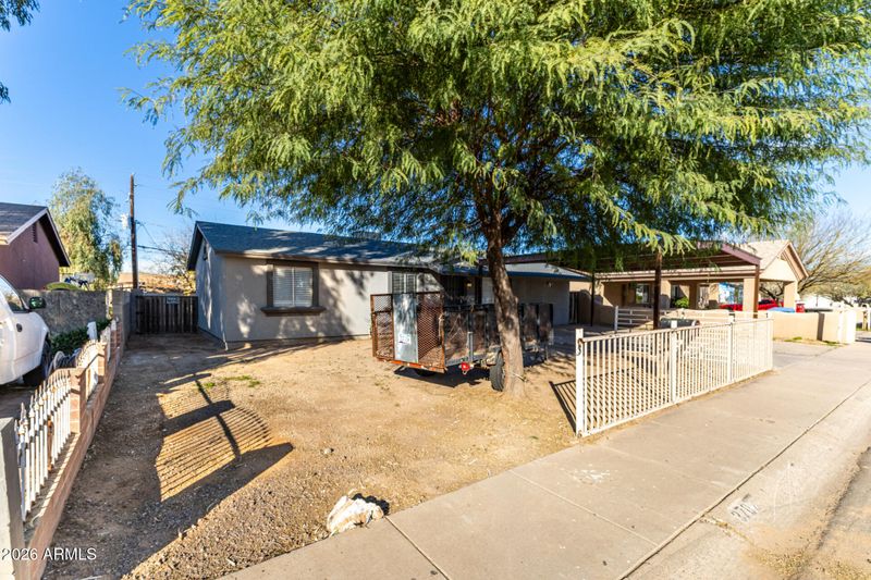 3702 N 64th Dr, Phoenix, AZ 85033