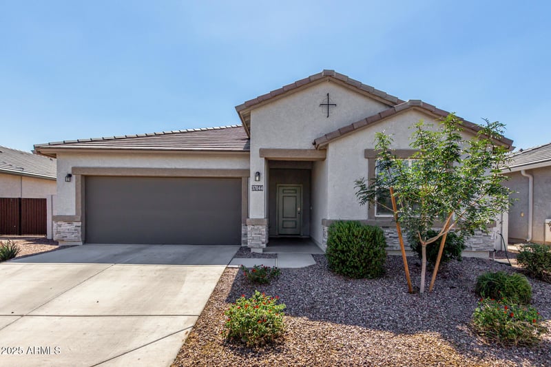 37044 Aleutian Dr, San Tan Valley, AZ 85143