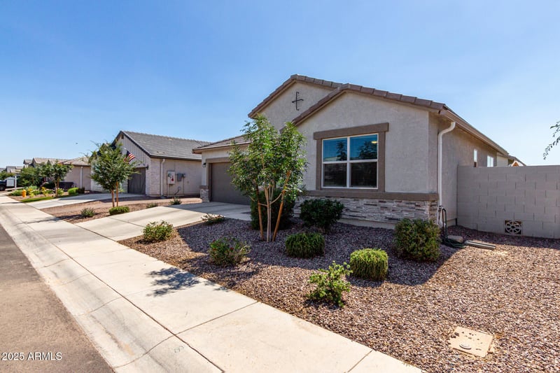 37044 Aleutian Dr, San Tan Valley, AZ 85143