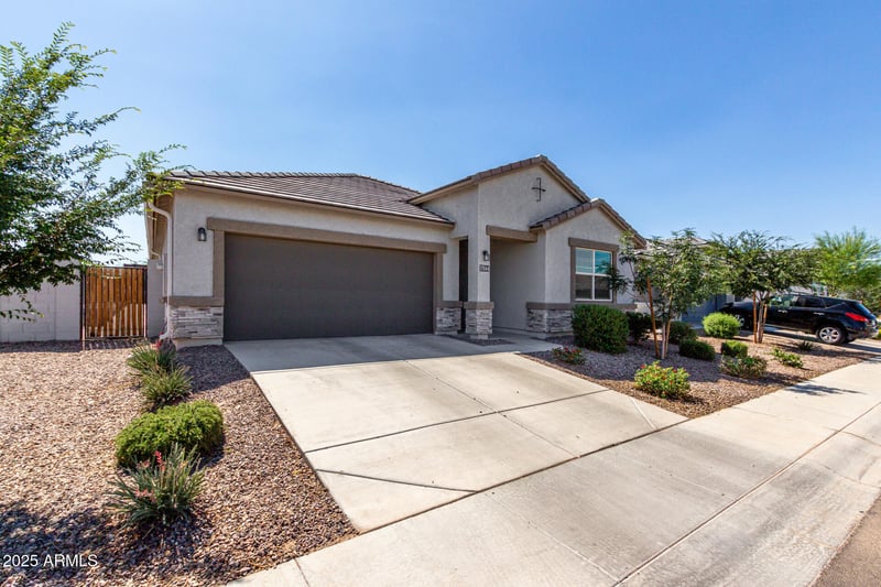 37044 Aleutian Dr, San Tan Valley, AZ 85143