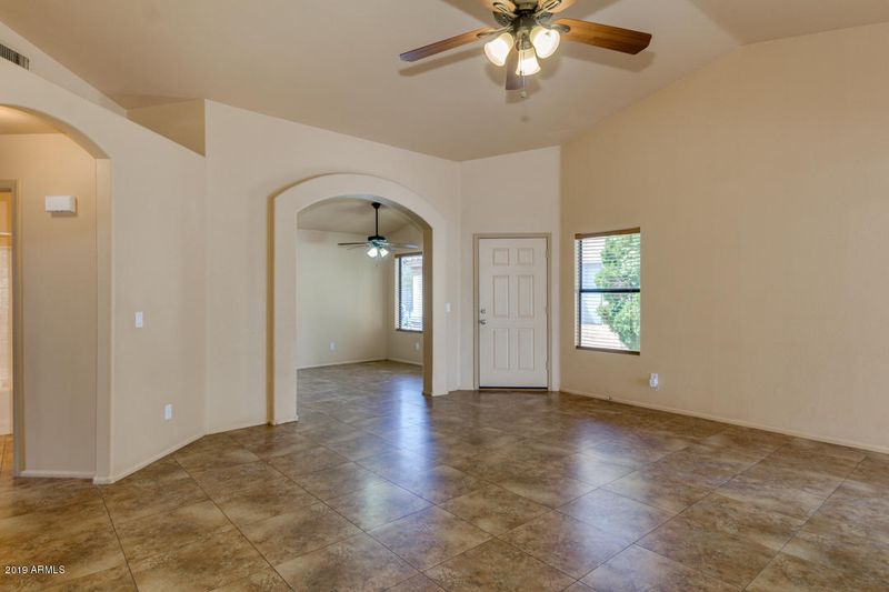 3706 W Blackhawk Dr, Glendale, AZ 85308