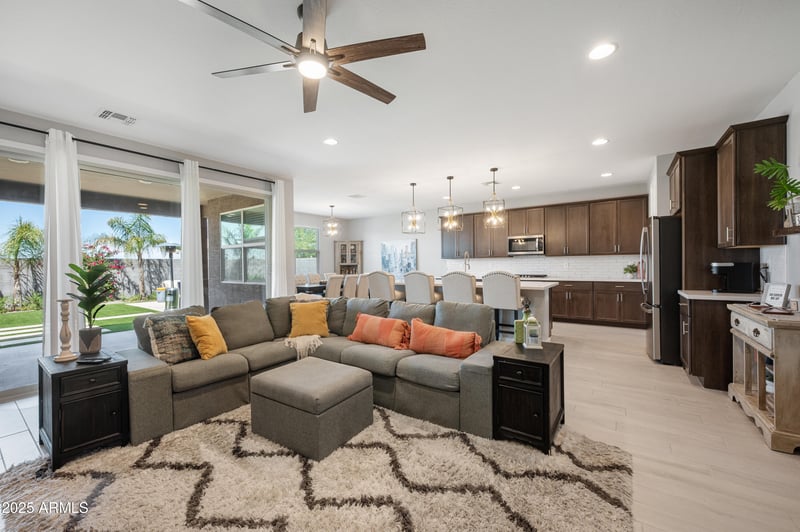 37082 Rhinelander Dr, San Tan Valley, AZ 85140