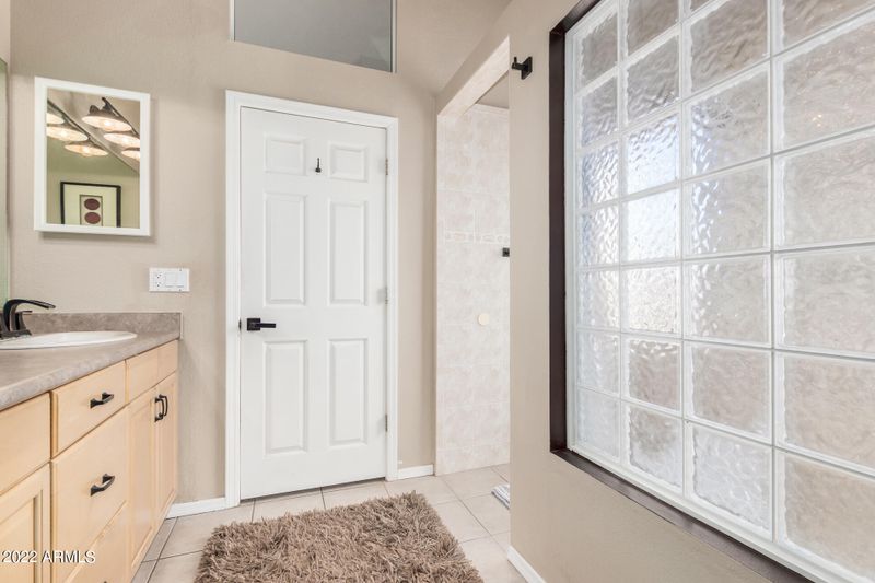 3710 E Goldfinch Gate Ln, Phoenix, AZ 85044