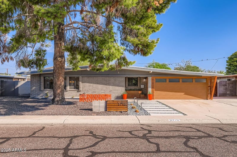 3710 Paradise Dr, Phoenix, AZ 85028