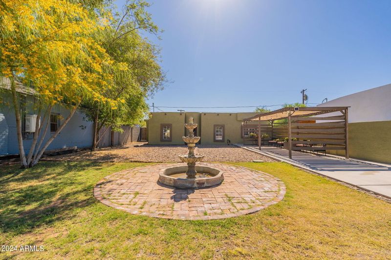 3711 N 9th Pl, Phoenix, AZ 85014