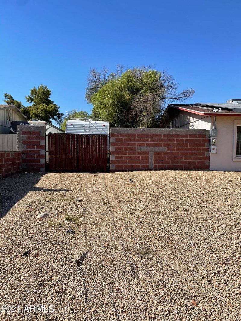 3712 W Acoma Dr, Phoenix, AZ 85053