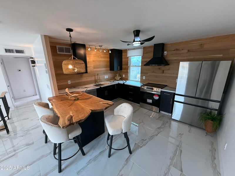 3717 Columbine Dr, Phoenix, AZ 85029