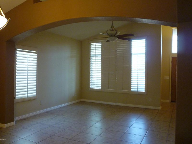 372 W Calle De Caballos Dr, Tempe, AZ 85284