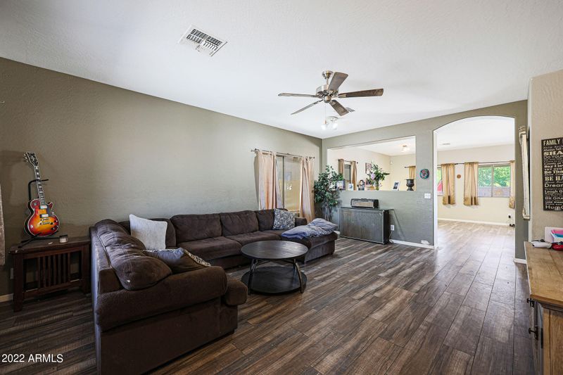 3721 W Pleasant Ln, Phoenix, AZ 85041