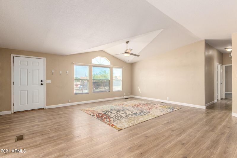37211 N 19th St, Phoenix, AZ 85086