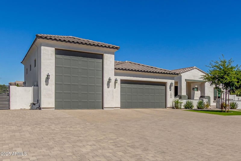 37233 11th Ave, Phoenix, AZ 85086