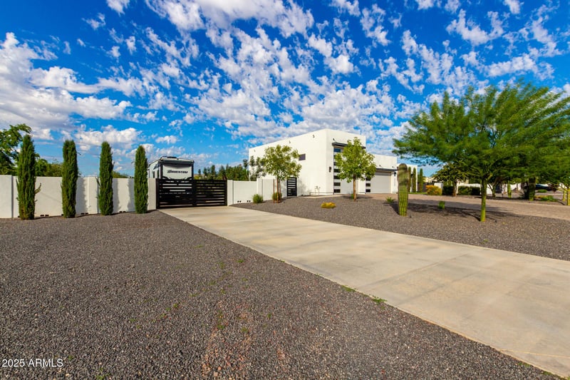 37239 11th Ave, Phoenix, AZ 85086