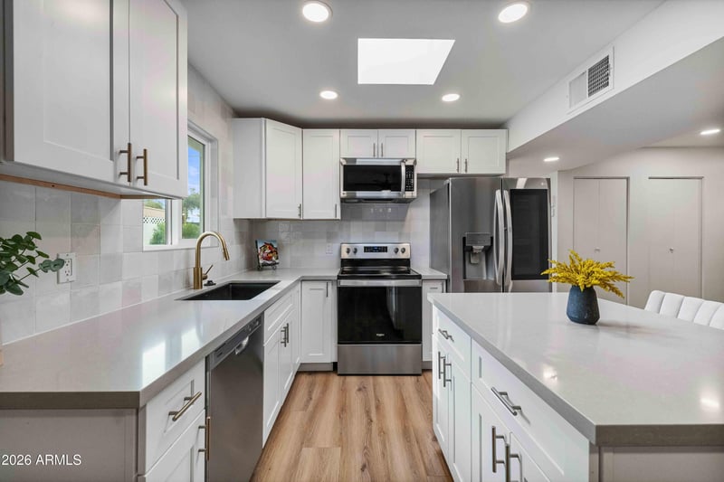 3728 E Sunnyside Dr, Phoenix, AZ 85028