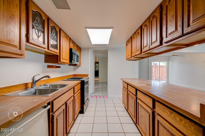 3730 W Mercer Ln, Phoenix, AZ 85029