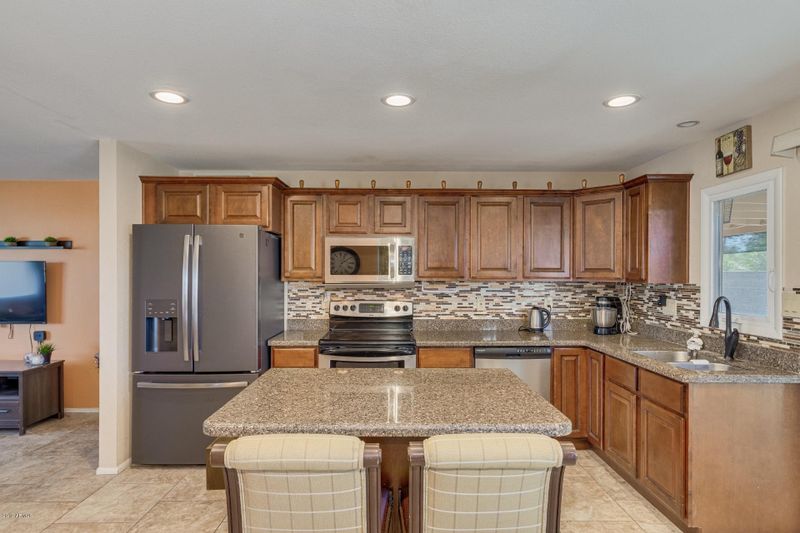3731 E Greenway Ln, Phoenix, AZ 85032
