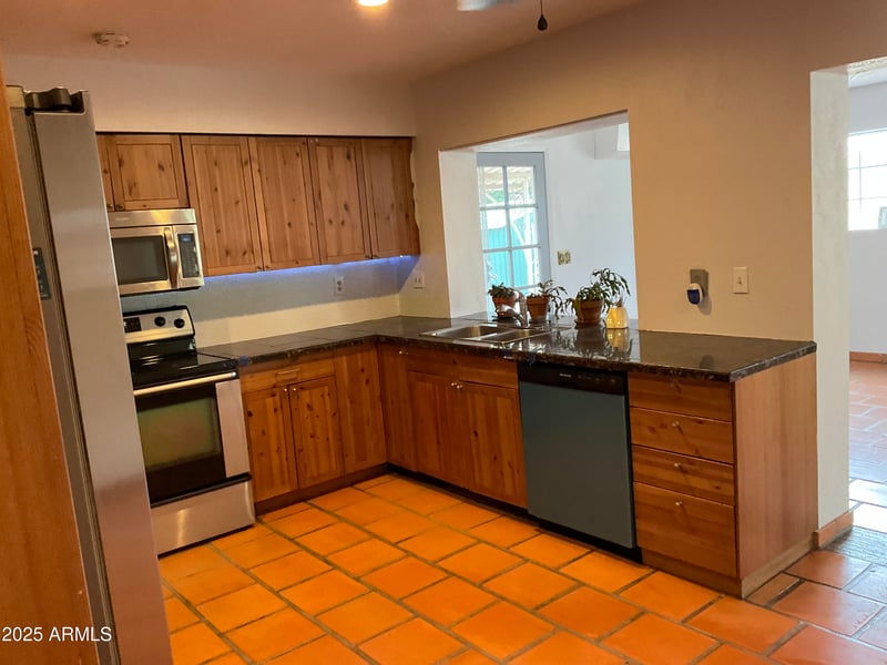3734 Dailey St, Phoenix, AZ 85053