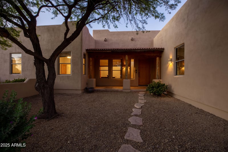 37343 16th St, Phoenix, AZ 85086