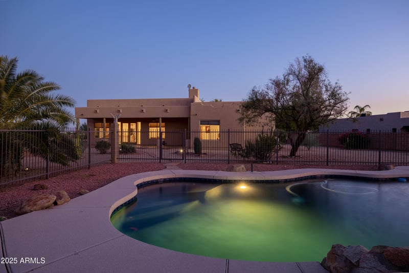 37343 16th St, Phoenix, AZ 85086