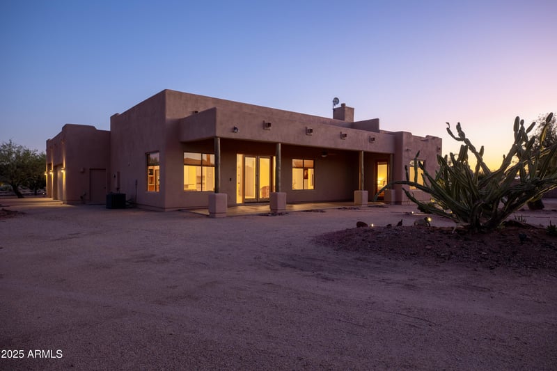 37343 16th St, Phoenix, AZ 85086