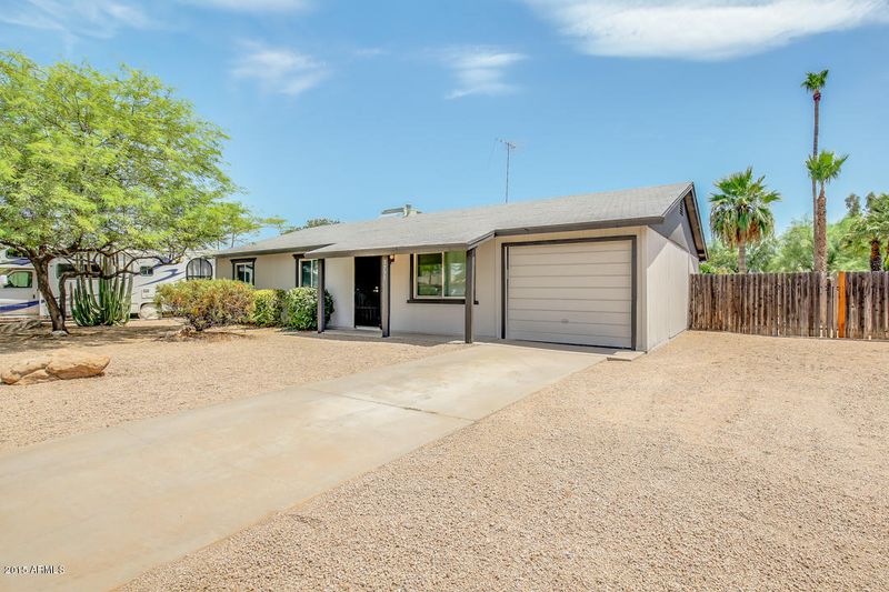 3735 E Winchcomb Dr, Phoenix, AZ 85032
