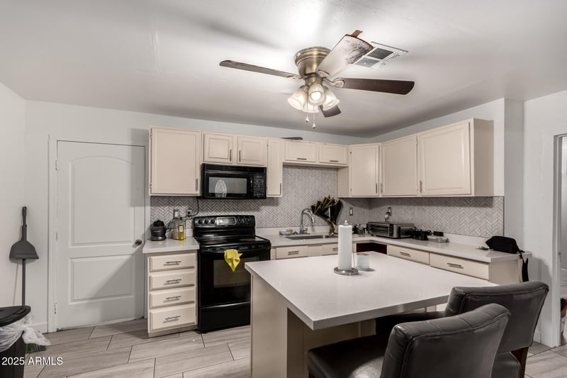 3735 Moreland St, Phoenix, AZ 85009