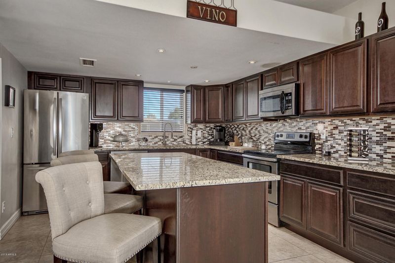 3737 E Laurel Ln, Phoenix, AZ 85028