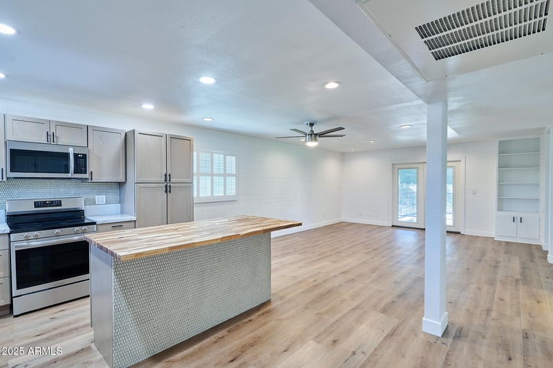 3737 Turney Ave #207, Phoenix, AZ 85018