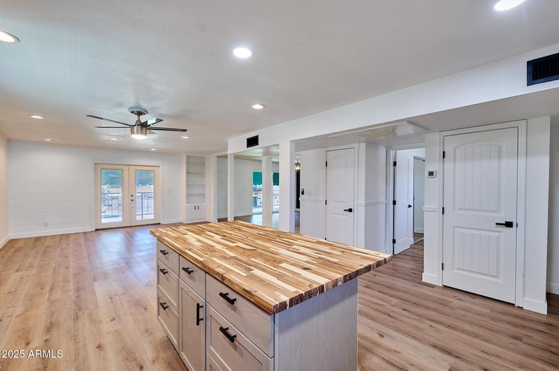 3737 Turney Ave #207, Phoenix, AZ 85018