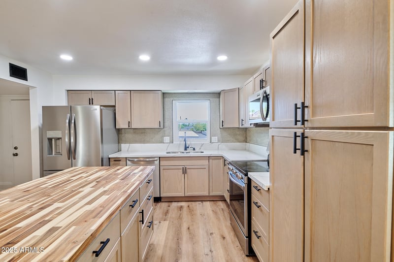 3737 Turney Ave #207, Phoenix, AZ 85018