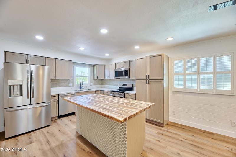 3737 Turney Ave #207, Phoenix, AZ 85018