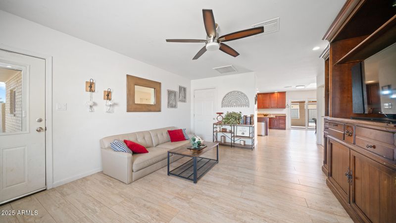 3737 W Morrow Dr, Glendale, AZ 85308