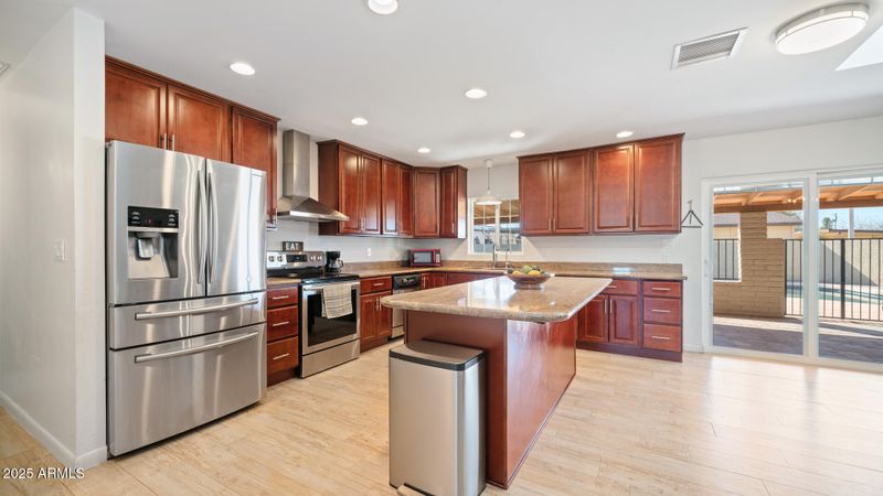 3737 W Morrow Dr, Glendale, AZ 85308