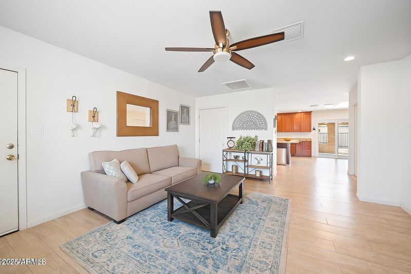 3737 W Morrow Dr, Glendale, AZ 85308