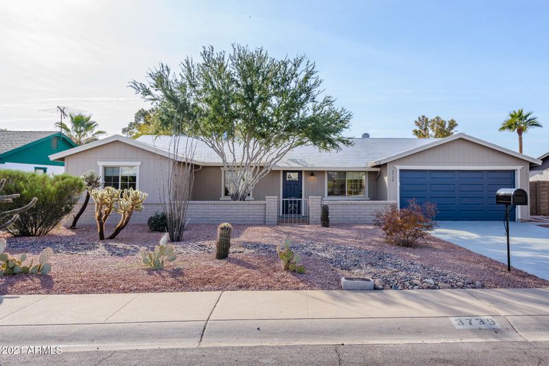 3739 E Winchcomb Dr, Phoenix, AZ 85032