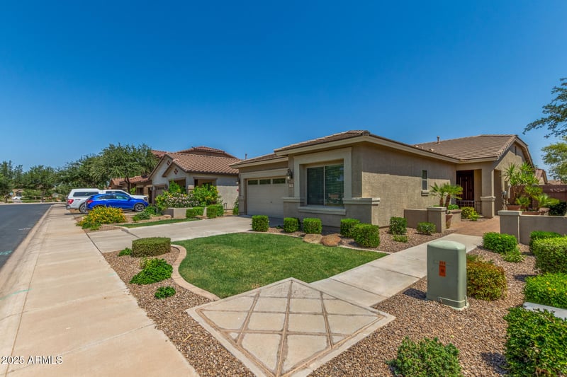 374 W Lyle Ave, San Tan Valley, AZ 85140