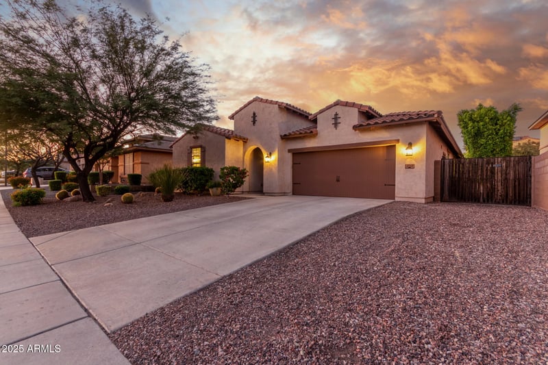 3740 Aracely Dr, New River, AZ 85087