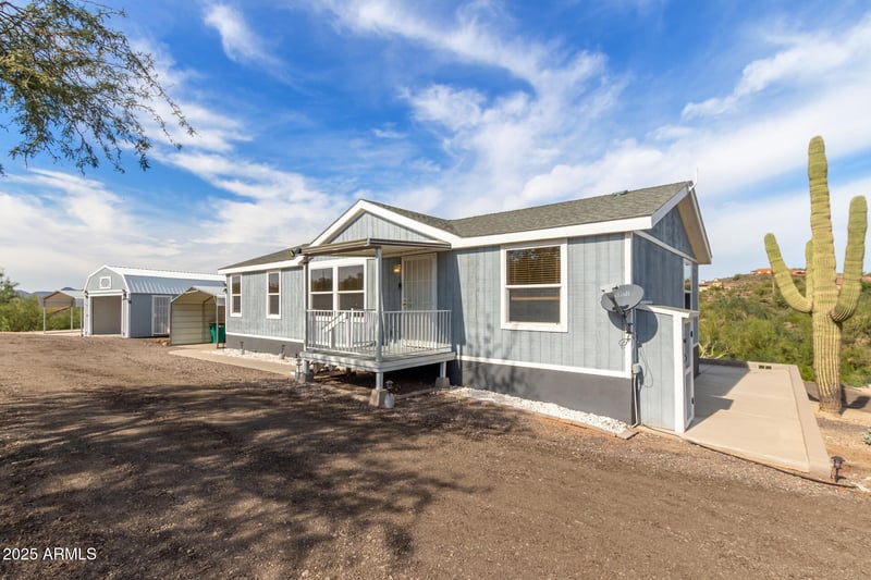 3740 Jenny Lin Rd, New River, AZ 85087