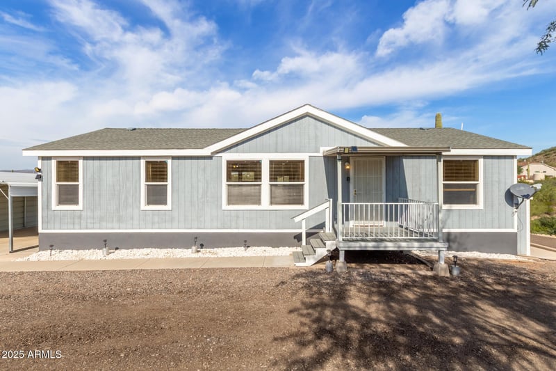 3740 Jenny Lin Rd, New River, AZ 85087